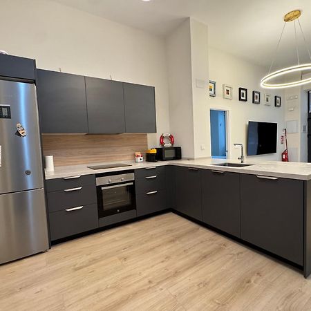 Luxury Suite Wifi Ac Servicios En La Puerta Madrid Luaran gambar