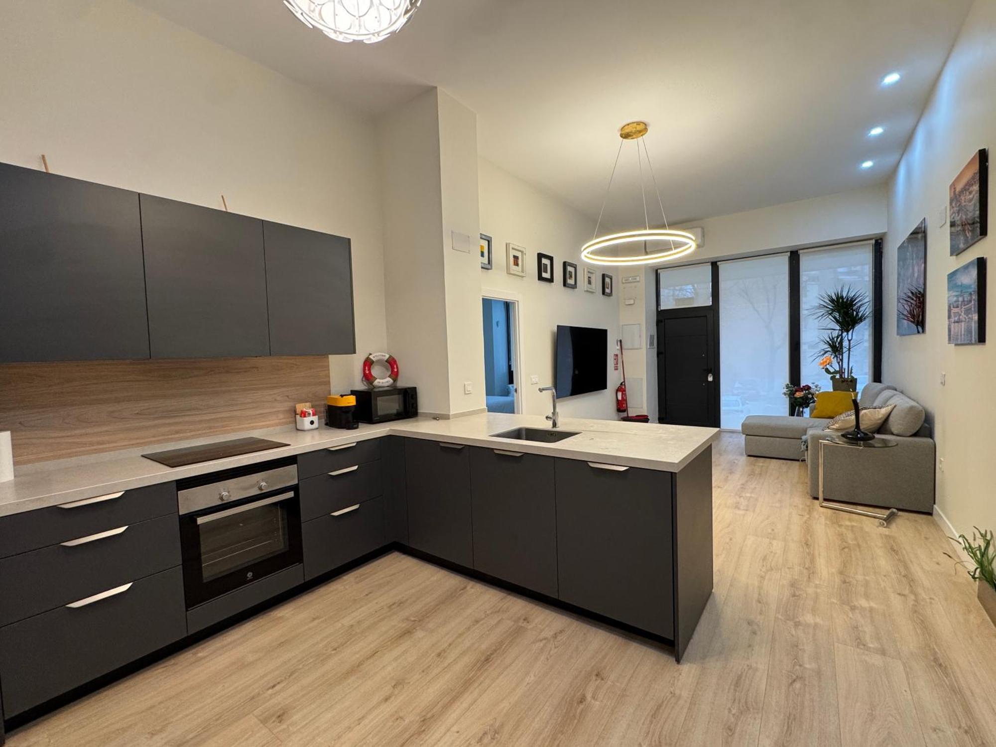 Luxury Suite Wifi Ac Servicios En La Puerta Madrid Luaran gambar